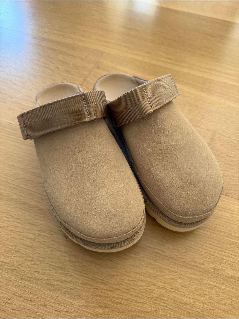 UGG CLOGS